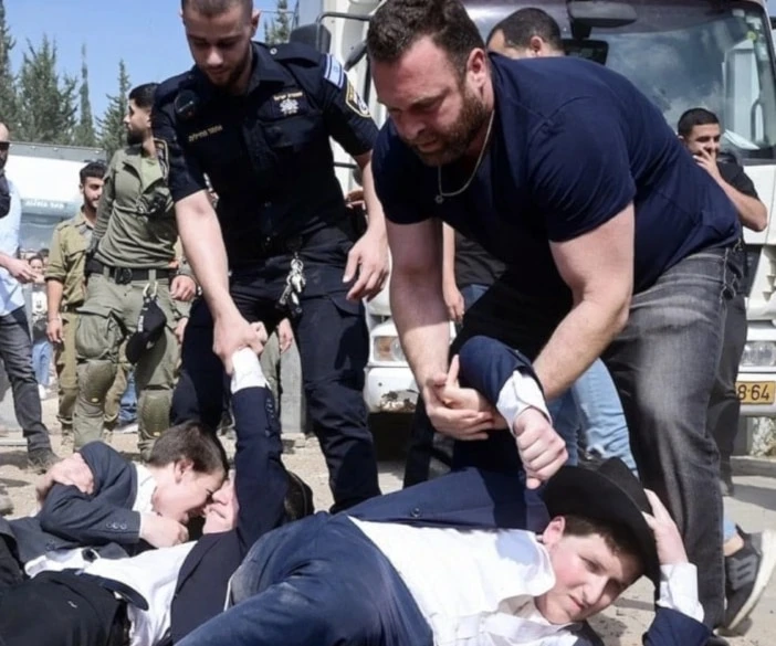 Netanyahu impulsa ley de exención militar para estudiantes religiosos en medio de tensiones en su coalición