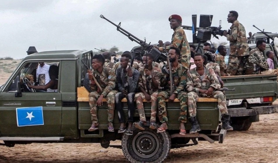 Las fuerzas somalíes mantienen una campaña sostenida contra grupos terroristas en regiones del sur, centro, Puntlandia y Bari.