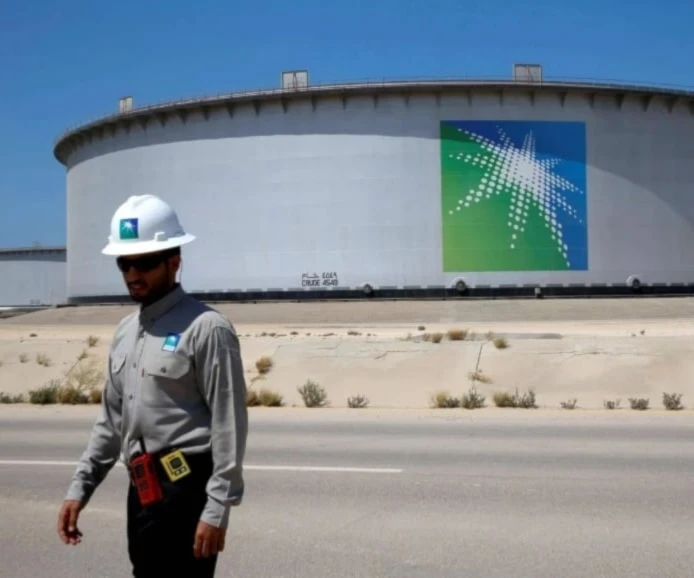 Saudi Aramco fijó el precio oficial de venta de su crudo Arab Light con una prima de solo 1 dólar por barril respecto al promedio de Omán y Dubái.