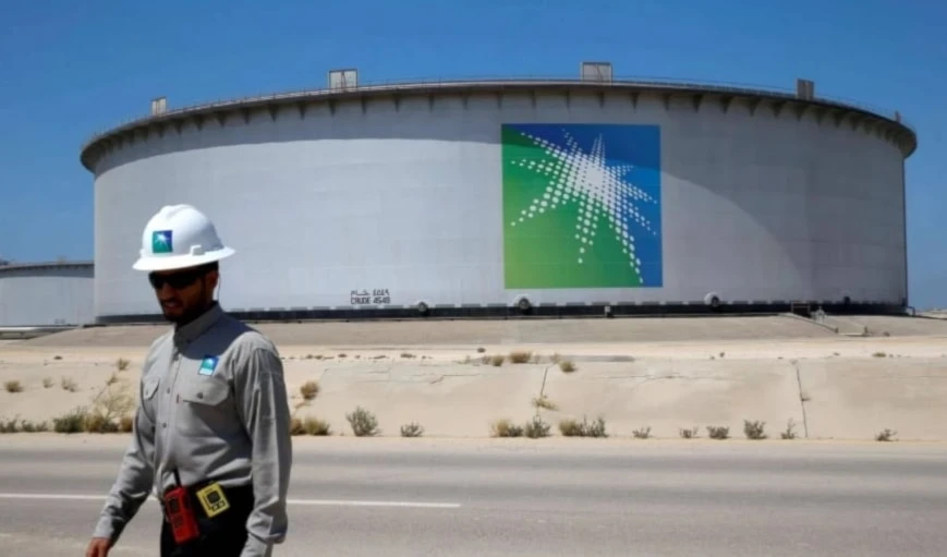 Saudi Aramco fijó el precio oficial de venta de su crudo Arab Light con una prima de solo 1 dólar por barril respecto al promedio de Omán y Dubái.