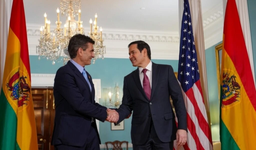 El secretario de Estado Marco Rubio y el presidente electo de Bolivia, Rodrigo Paz, en el Departamento de Estado de Washington.