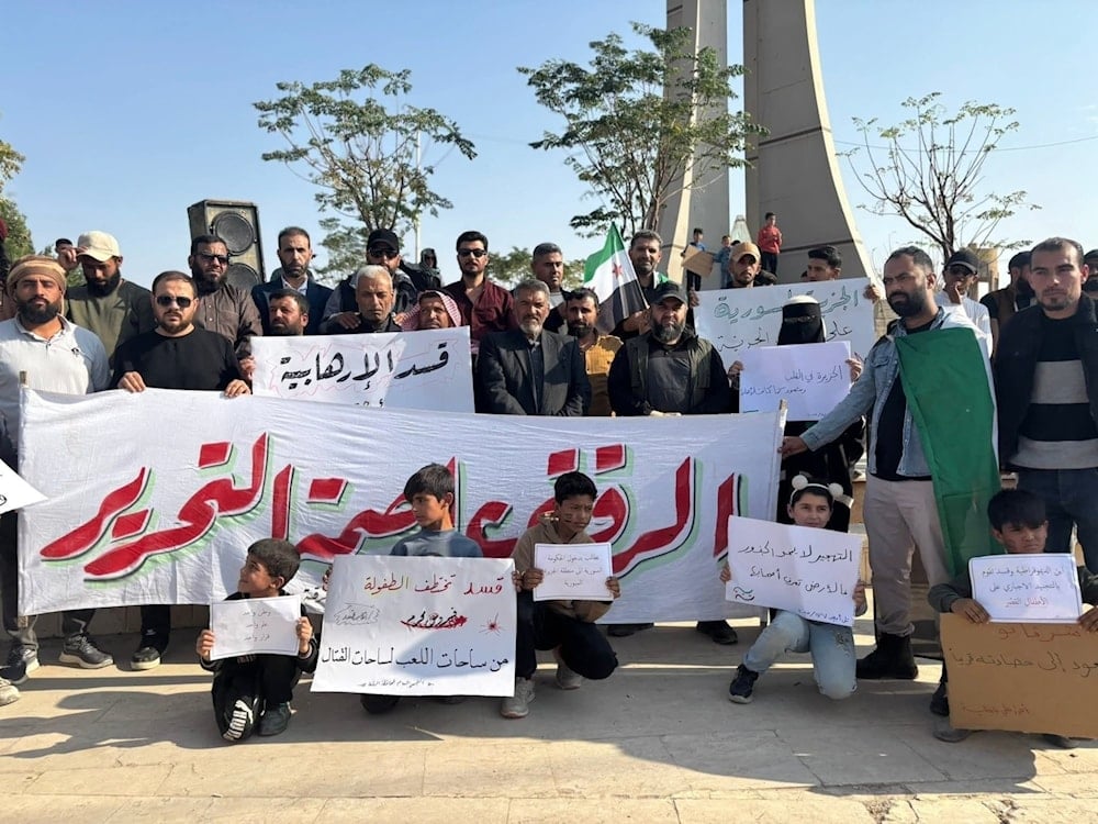 Las manifestaciones contra las FDS ocurren en una región atravesada por disputas territoriales, presencia militar extranjera y crecientes reclamos de las tribus árabes.