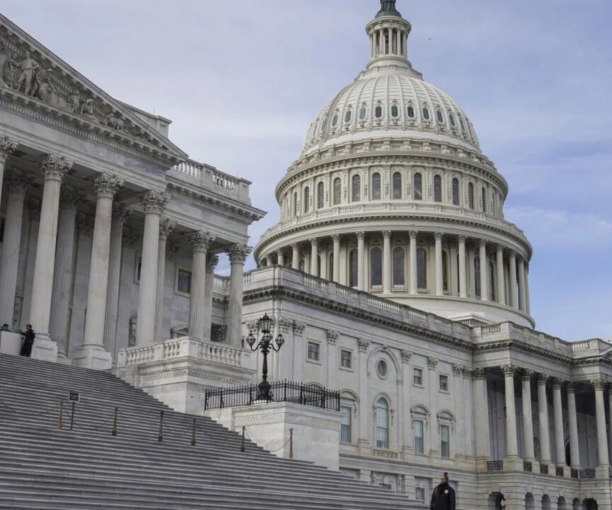 Senado de EE.UU. rechazó limitar acciones de Trump contra Venezuela