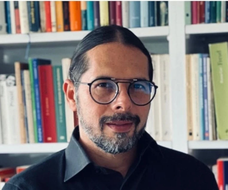 Poemario Freddy Ñáñez clausura la 16 Feria del Libro de Caracas