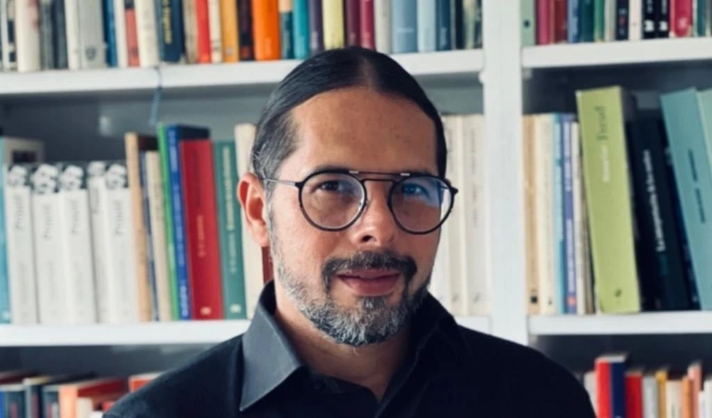 Poemario Freddy Ñáñez clausura la 16 Feria del Libro de Caracas