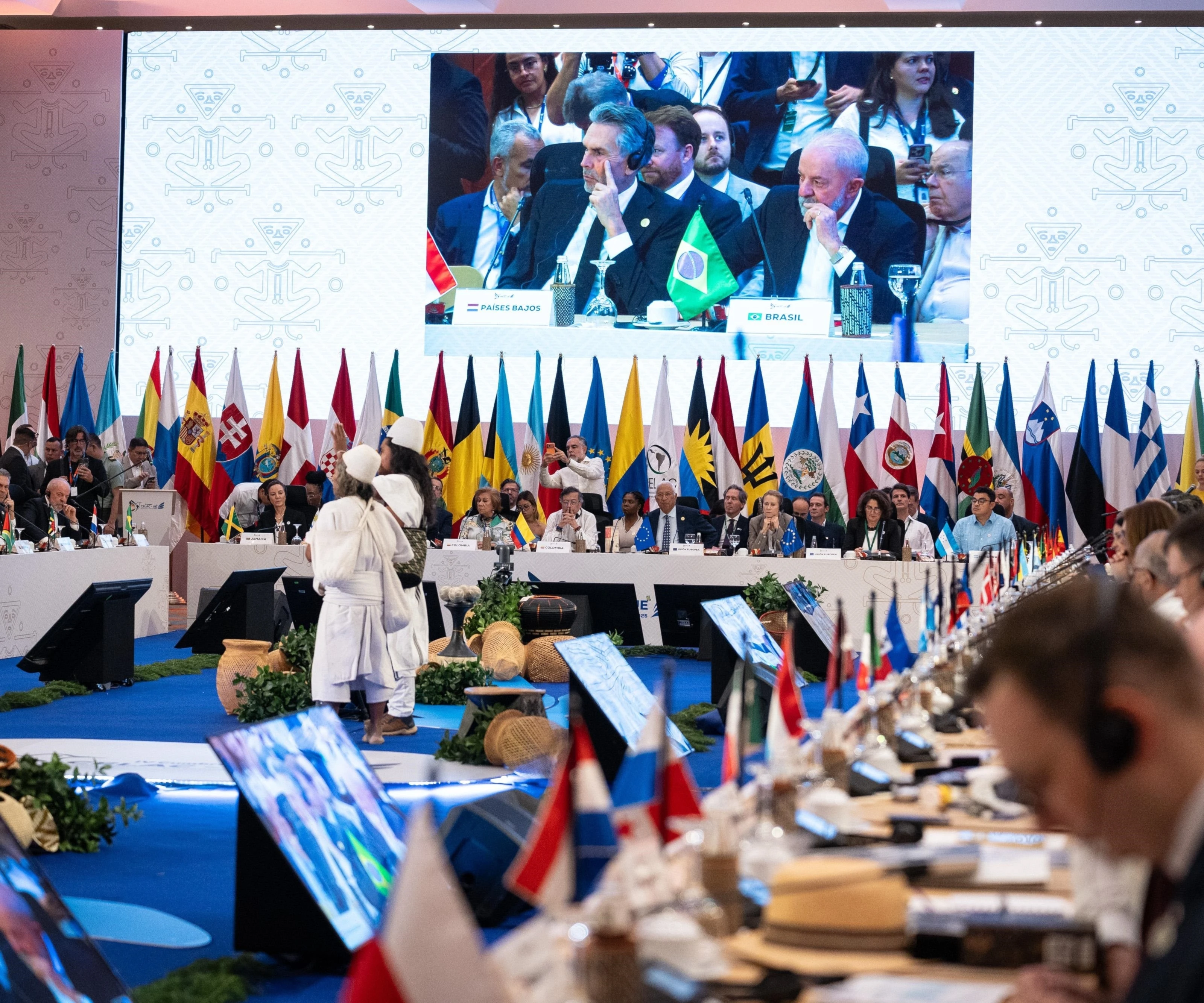 Críticas al despliegue militar de EE.UU. dominan Cumbre CELAC-UE