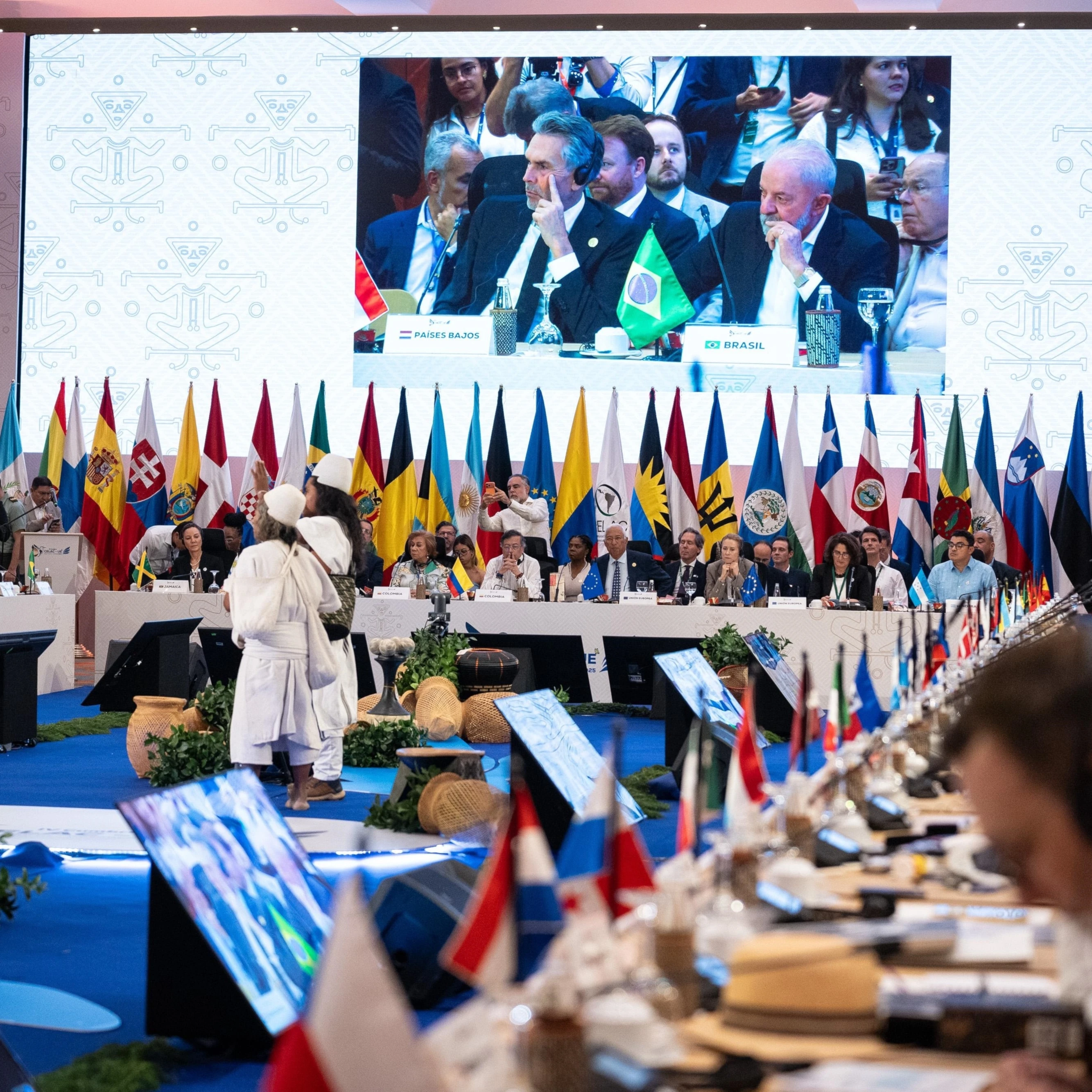 Críticas al despliegue militar de EE.UU. dominan Cumbre CELAC-UE