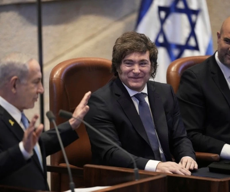 Javier Milei en la Knesset israelí durante su reciente visita a los territorios ocupados. (Foto: AFP)