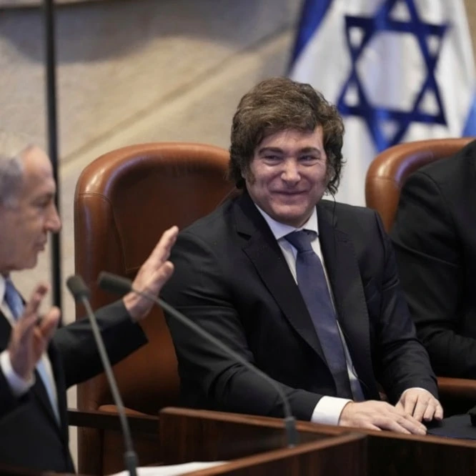 Javier Milei en la Knesset israelí durante su reciente visita a los territorios ocupados. (Foto: AFP)