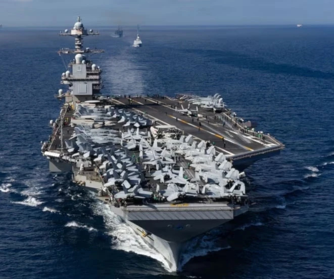 EE. UU. mantiene un despliegue militar en el Caribe con la excusa de combatir el narcotráfico. (Foto: EFE)