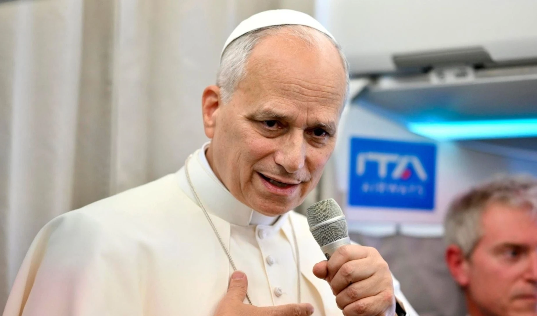 Papa insta a Trump a no usar fuerza militar en Venezuela