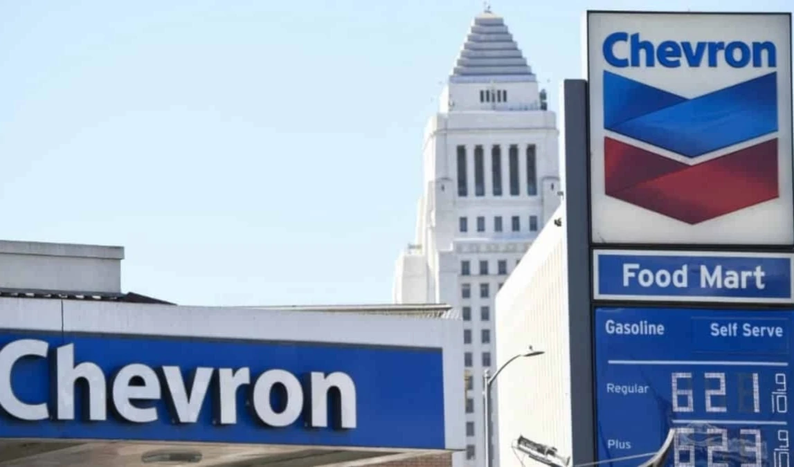 EE.UU. renovará licencia de Chevron que continuará en Venezuela