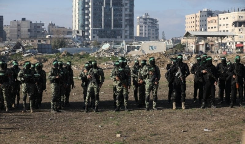 Escenas de la entrega de prisioneros israelíes por parte de la Resistencia palestina en Khan Yunis. 