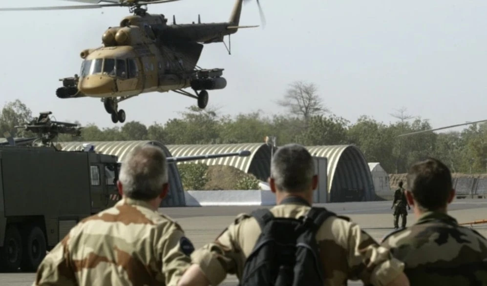 Francia completa la retirada de las tropas de Chad