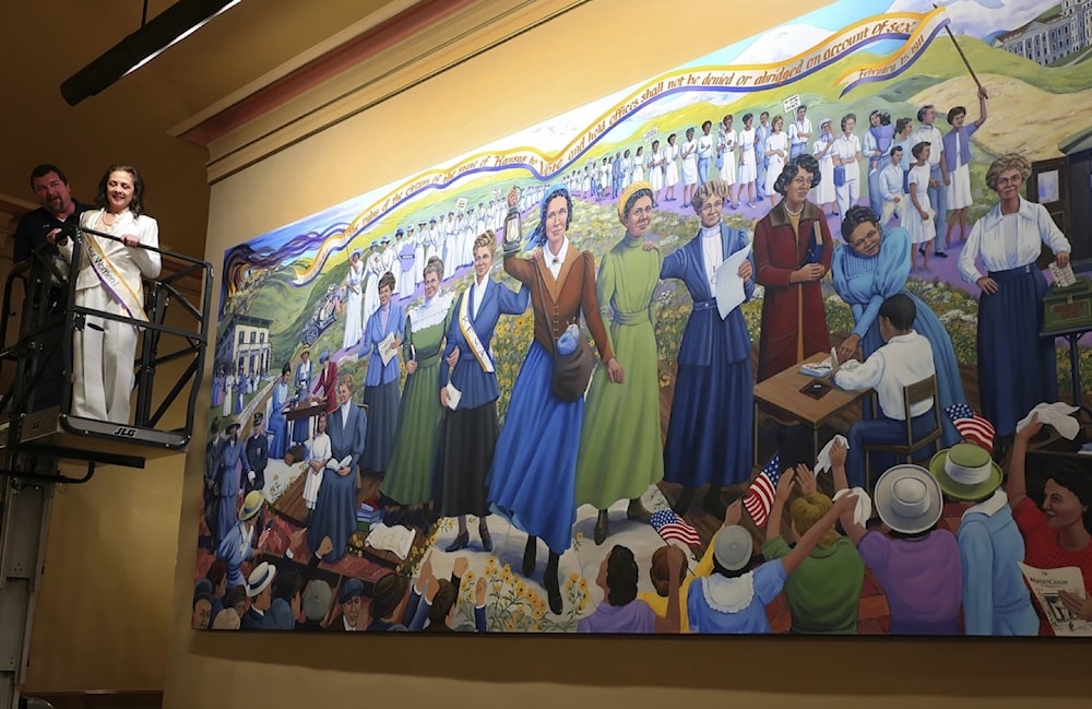 Presentan mural en honor a las sufragistas en Kansas, Estados Unidos. Foto: AP.