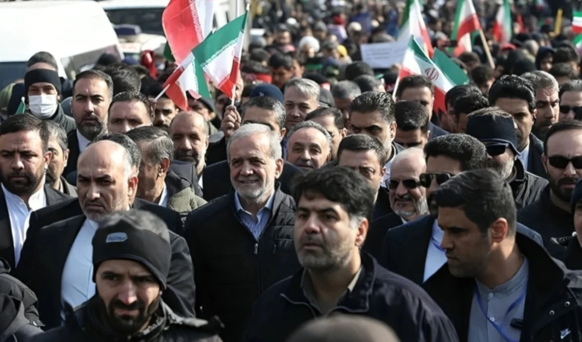 El presidente de Orán, Masoud Pezeshkian, subrayó la capacidad del país para resolver todos sus problemas y hacer frente a Estados Unidos y sus planes.