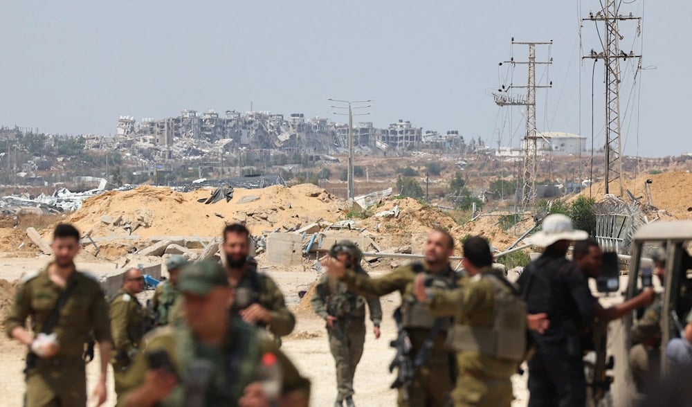 Soldados israelíes se retiran del eje de Netzarim (Foto: Agencias) 