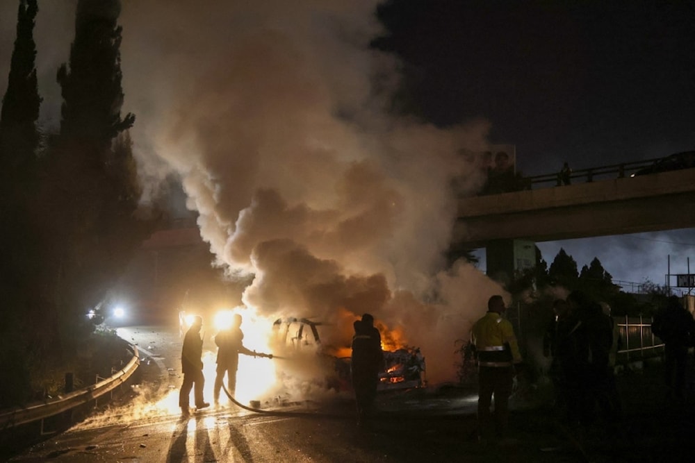 Vehículo de la UNIFIL es incendiado durante las protestas.