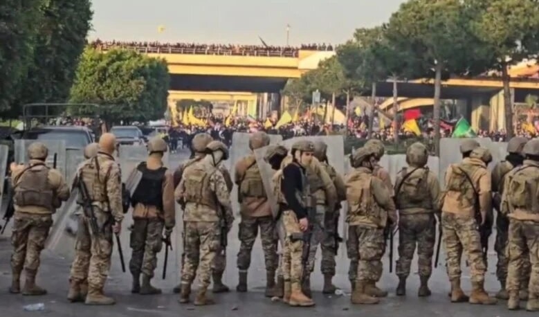 Sentada organizada por Hizbullah en la calle del aeropuerto de Beirut. 15 de febrero de 2025 (Foto: Redes Sociales)