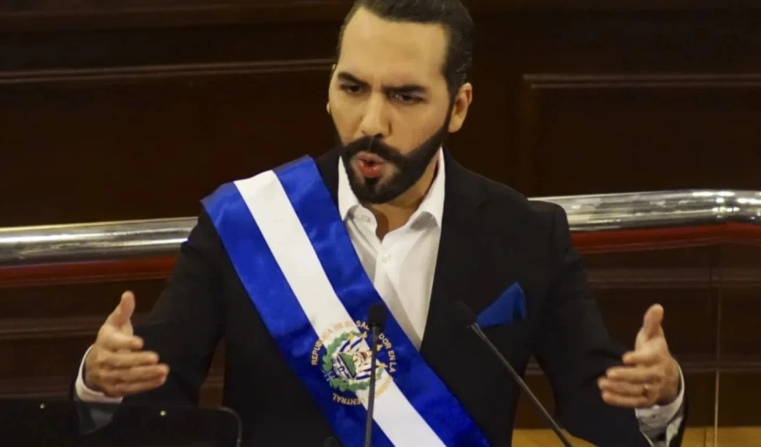 Presidente del Salvador piensa ir a Venezuela a solicitar petróleo