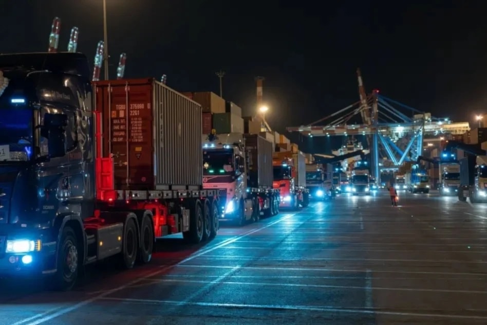 Los artefactos fueron descargados en Ashdod y luego transportados en camiones hacia bases de la fuerza aérea israelí.