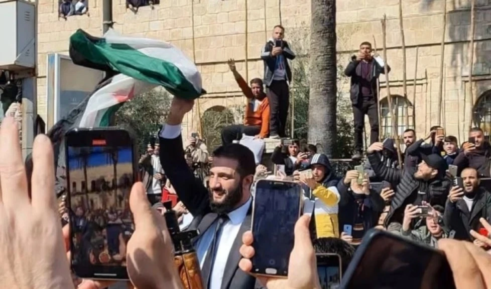 Llegada de Al-Sharaa a Latakia.