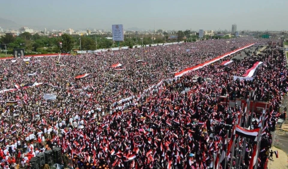 Manifestación multitudinaria en Saná en apoyo a Gaza.
