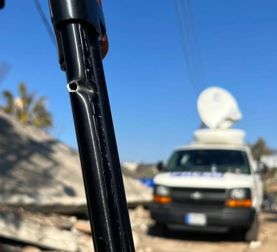 Disparo efectuado por un francotirador israelí a la cámara de Al Mayadeen al sur de Líbano.