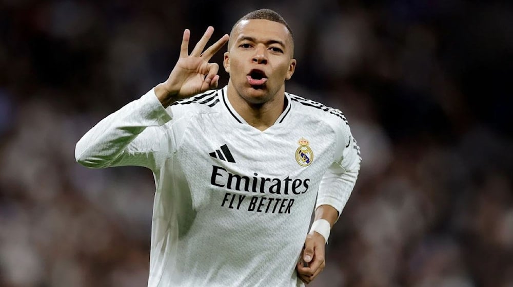 Mbappé guía al Real Madrid a los octavos de la Champions.