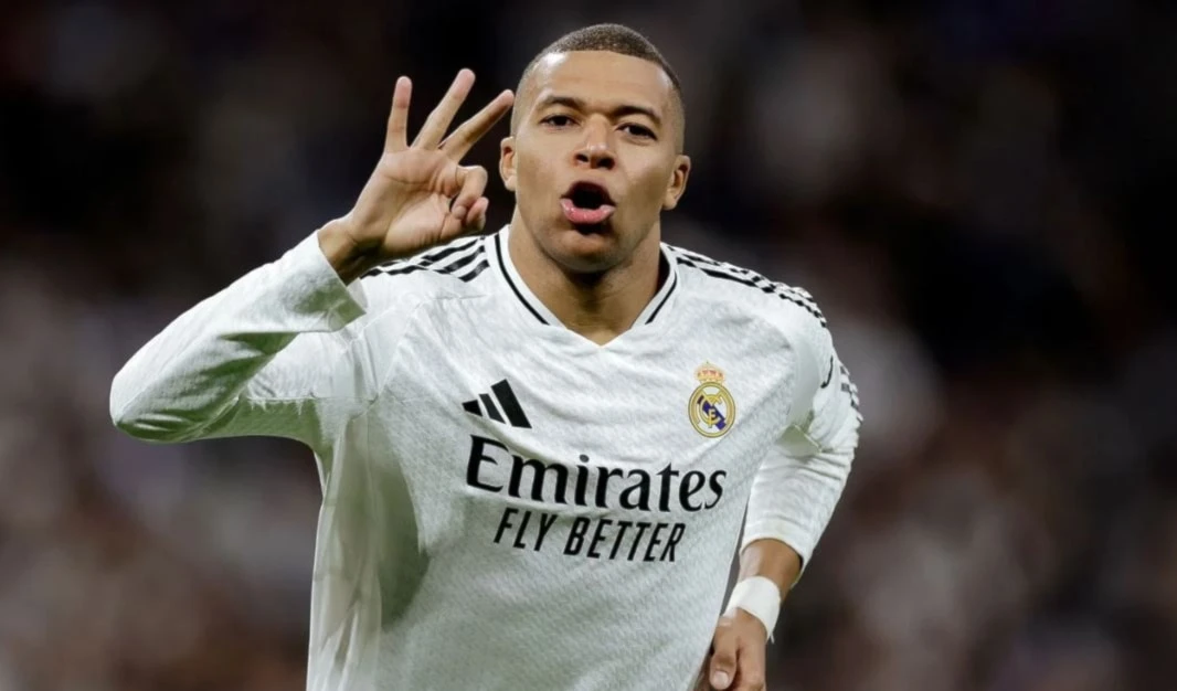 Mbappé guía al Real Madrid a los octavos de la Champions.