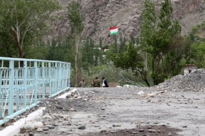 Frontera entre Tayikistán y Kirguistán.