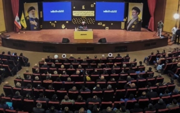 El vicepresidente del consejo ejecutivo de la Resistencia de Líbano (Hizbullah), sheikh Ali Damush, durante la conferencia de prensa del Comité Supremo para las Ceremonias Funerarias de Nasrallah y Safi al Din.