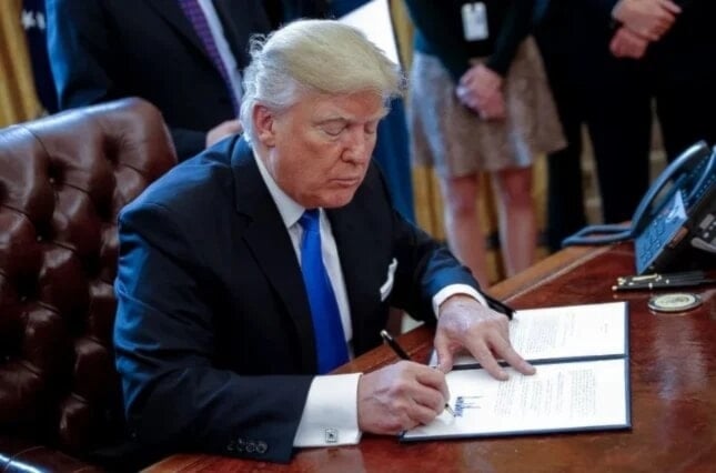 Trump firma una orden ejecutiva para restringir el acceso de los “adversarios extranjeros” a la tecnología de EE. UU. (Foto: Agencias)