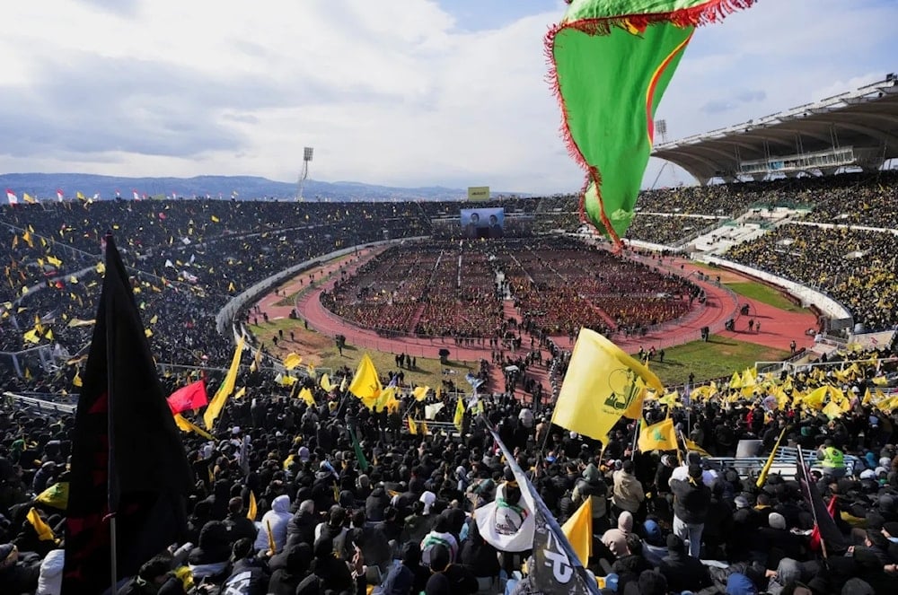 Miles de personas rinden homenaje a los mártires en la Ciudad Deportiva, en Beirut. (Foto: Reuters)