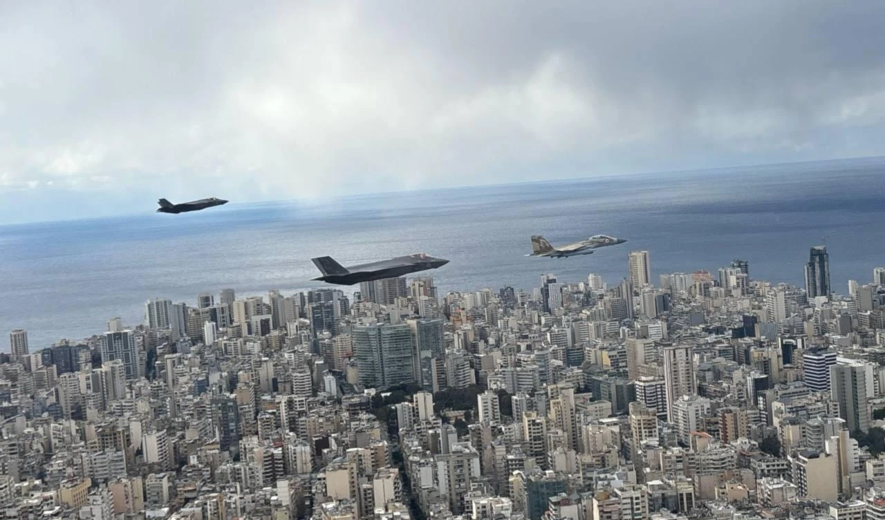 Sobrevuelo de aviones israelíes.