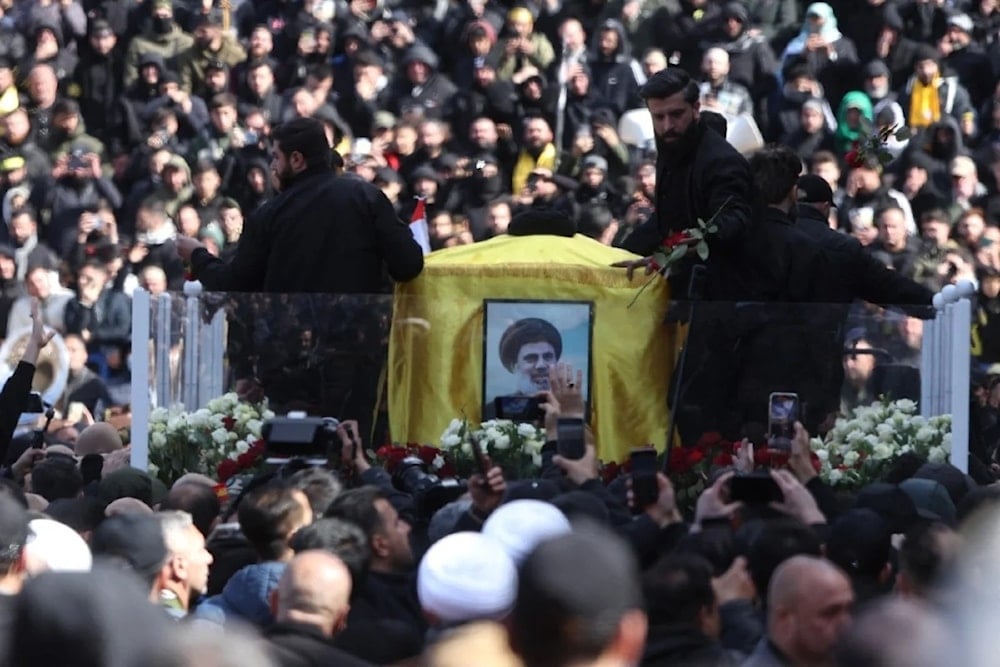 Sayyed Safi al-Din y el líder histórico de Hizbullah, el mártir Sayyed, una Nación–Hassan Nasrallah recibieron el homenaje de miles de personas durante el funeral celebrado el domingo en Beirut.