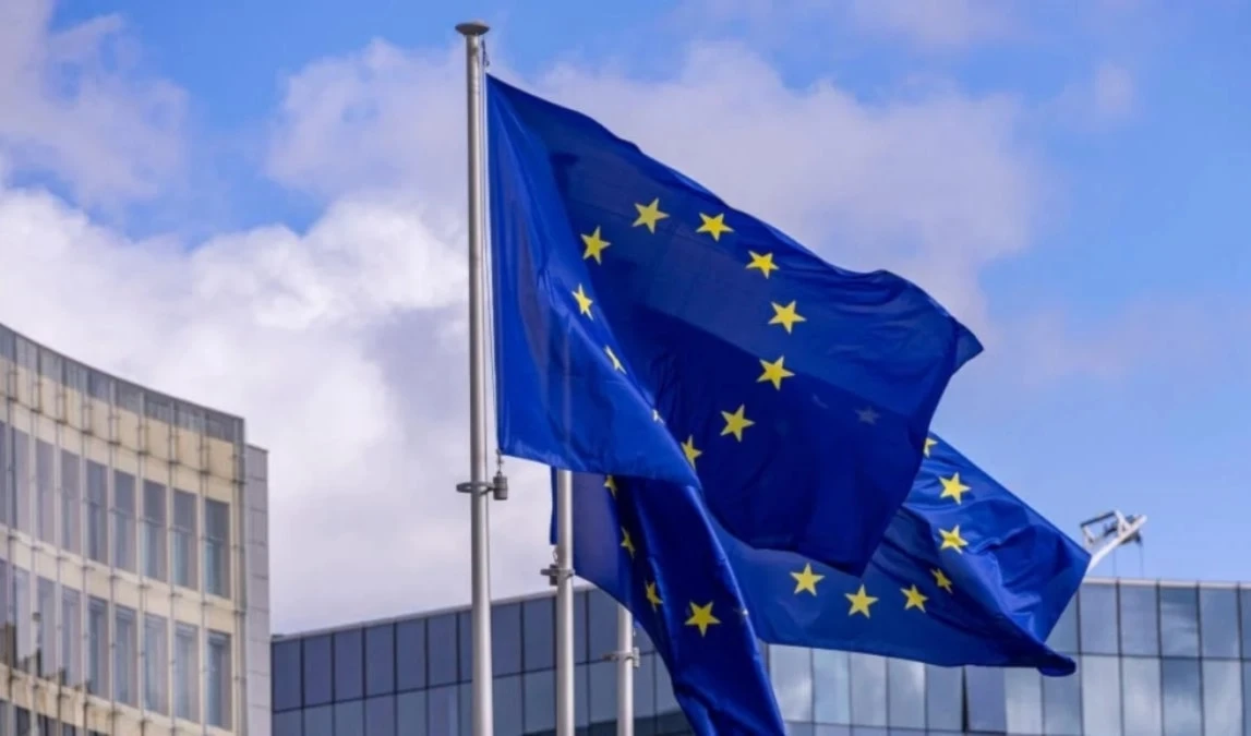 La decisión de la Unión Europea busca facilitar el comercio y la cooperación con Siria en sectores clave como energía y transporte, entre otros beneficios mutuos.