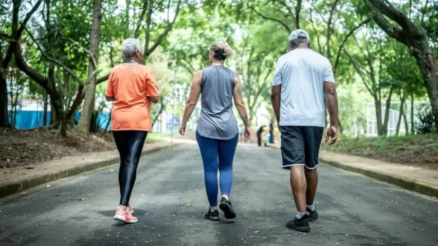 ¿Cómo una caminata diaria mejora las enfermedades reumáticas?