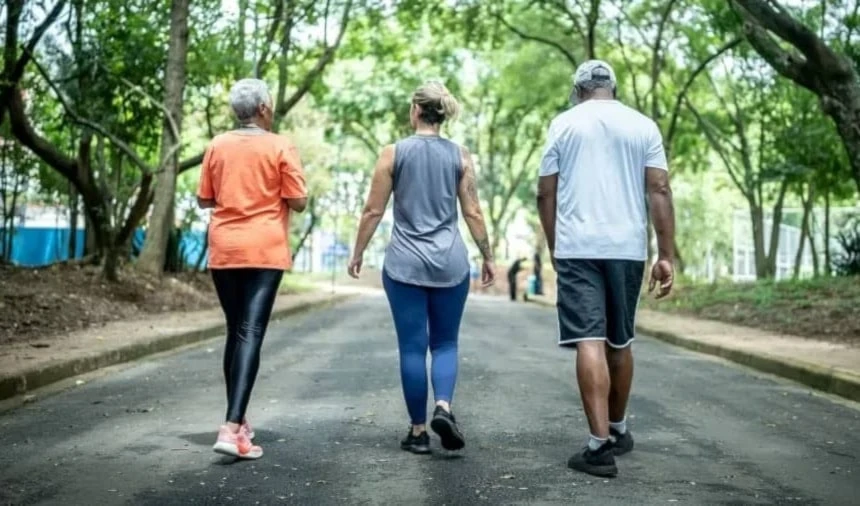 ¿Cómo una caminata diaria mejora las enfermedades reumáticas?