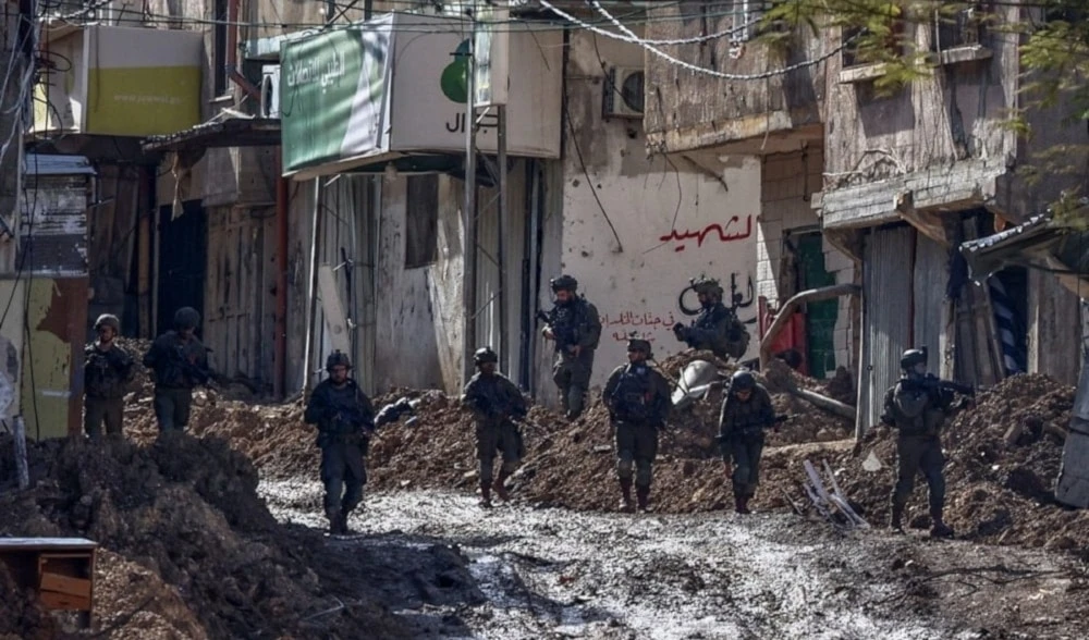 Las fuerzas de ocupación israelíes destruyeron calles e infraestructuras del campamento de Tulkarem, al norte de Cisjordania. (Foto: AFP) Las fuerzas de ocupación israelíes destruyeron calles e infraestructuras del campamento de Tulkarem, al norte de Cisjordania. (Foto: AFP)