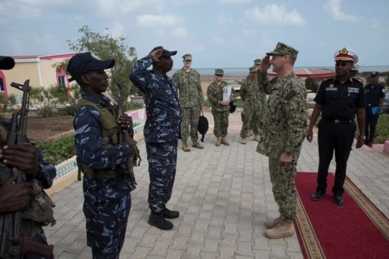 Trump considera reducir el Comando de Estados Unidos para África