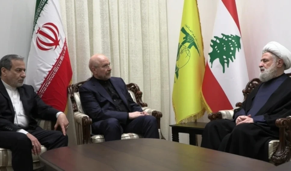 El secretario general de Hizbullah, el Sheikh Naim Qassem,  el ministro de Exteriores de Irán, Abbas Araghchi, y el presidente del Parlamento de Irán, Mohammad Baqer Qalibaf, durante su encuentro en Líbano. El secretario general de Hizbullah, el Sheikh Naim Qassem,  el ministro de Exteriores de Irán, Abbas Araghchi, y el presidente del Parlamento de Irán, Mohammad Baqer Qalibaf, durante su encuentro en Líbano.
