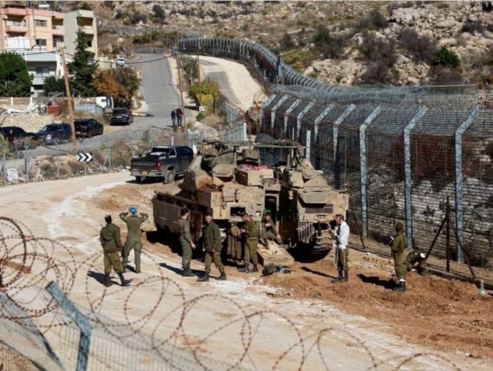 Las fuerzas de ocupación israelíes continúan su incursión en la zona rural de Daraa y Quneitra, en Siria