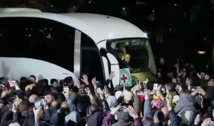 El séptimo lote de prisioneros liberados llega a Ramallah