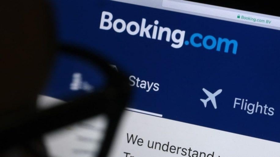 Un total de 26 hoteles en Booking.com, otro sitio similar basado en comisiones destinado a promover alquileres vacacionales, retiene las ganancias generadas por sus listados en los asentamientos israelíes en la Palestina ocupada.