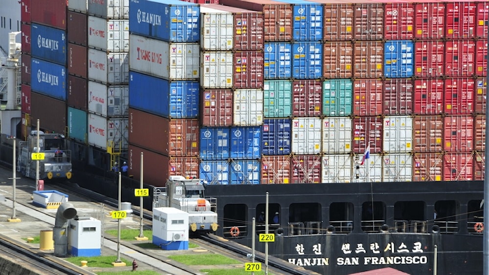 l buque portacontenedores Hanjin San Francisco en el canal de Panamá.