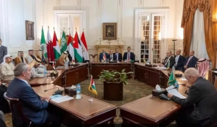 Reunión en El Cairo entre los cancilleres de Arabia Saudita, Emiratos Árabes Unidos, Qatar, Egipto y Jordania, además del asesor del presidente palestino, Hussein Al-Sheikh.