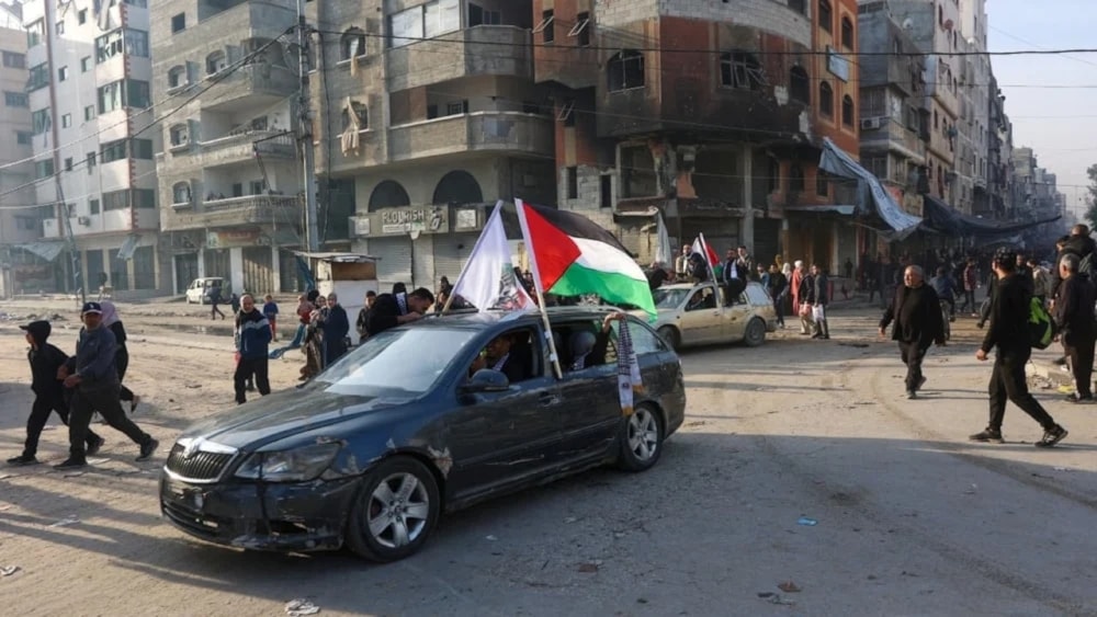 Los residentes de la Franja de Gaza regresan a sus hogares después del acuerdo de alto al fuego. 