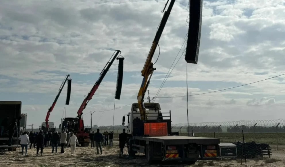 Grúas israelíes en la frontera entre la Franja de Gaza y los territorios ocupados. (Foto: Medios israelíes)