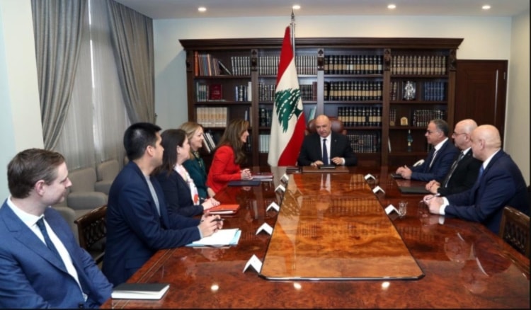 El presidente de Líbano, Joseph Aoun, reunido con la segunda enviada especial de Estados Unidos para el Medio Oriente, Morgan Ortagus.